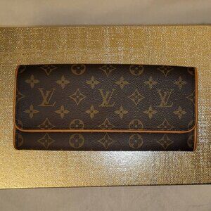 Louis Vuitton pochette GM Shoulder Bag